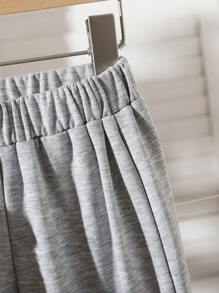 SHEIN 3 buc. Vestă casual de blugi pentru băieți, cu plasture 3D zâmbitoare, hanorac alb și pantaloni de trening gri, potrivit pentru toamnă/iarnă, ținute zilnice, școală, adunări de familie, îmbrăcăminte de stradă
