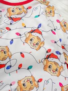 这款男婴连体衣采用狮子印花图案，并饰以圣诞彩灯，充满趣味和节日元素，独特的设计散发着浓浓的圣诞欢乐气氛，是庆祝圣诞节和日常穿着的理想之选。