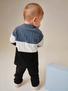 SHEIN Bộ 2 áo thun dài tay cổ tròn mềm mại ấm áp có gân họa tiết thường ngày cho bé trai và quần dài in chữ, đa năng để mặc hàng ngày, mùa thu/đông - Nhiều màu - Xem 2