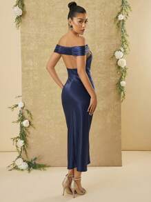 L'Amorae Vestido longo slim fit com zíper nas costas e ombros de fora, cor lisa - Azul - Ver 6