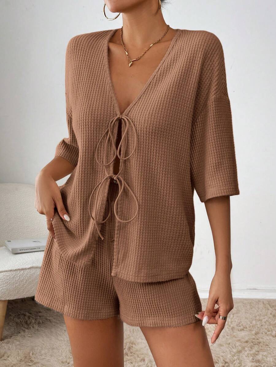 SHEIN Essnce 纯色系带前落肩上衣和短裤秋季女士服装秋季短裤秋季服装 - 駝色 - 查看 1