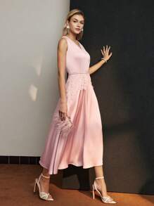 The Great Gatsby x MOTF 仿珍珠 V 领蕾丝拼接喇叭下摆连衣裙（无毛绒斗篷） - 粉色 - 查看 5