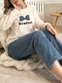 秋冬加厚绒毛睡衣套装，饰有蝴蝶结和字母刺绣，女士秋冬服装，舒适保暖