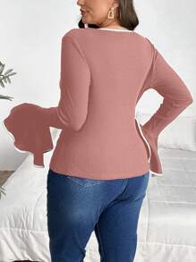 SHEIN Privé 大码女式休闲日常黑色修身 T 恤，撞色饰边喇叭袖 - 粉色 - 查看 3