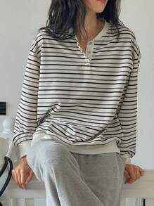 DAZY 女士休闲条纹宽松落肩长袖纽扣半襟T恤，春秋 - 黑與白 - 查看 2