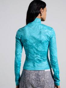 AiiRZ Lucky Charm Turtleneck Long Sleeve Athletic Top Fitted Base Layer Slim Fit Modern Irish-Themed Workout Performance Spring Fashion Sportswear - Green - View 2