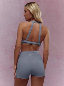 MISSGUIDED Conjunto de ropa deportiva de dos piezas con sujetador deportivo de escote en pico con detalle de giro y shorts