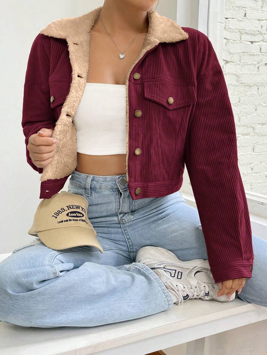 SHEIN EZwear 女士卡其色羊毛卡车司机前口袋厚翻盖细节保暖衬里落肩泰迪衬里冬季柔软灯芯绒短款夹克 - 酒紅色 - 查看 1