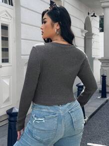 SHEIN EZwear T-shirt gris près du corps à col V et manches longues pour femmes de grande taille - Gris foncé - Voir 2