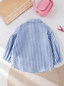 SHEIN LMoss Kids LMoss 10 件秋季和 5 件冬季少女编织条纹翻领宽松休闲衬衫，蓝色和白色