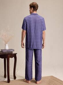 EverLounge 2 Stücke Herren Loungewear Set mit Blumenmuster, bestehend aus Hemd mit Kragen und Hose - Violett - Übersicht 3