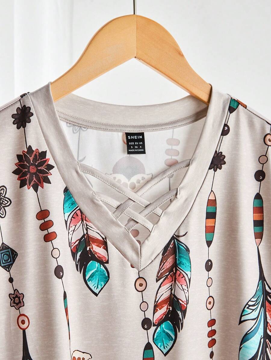 SHEIN LUNE 女士 V 领镂空羽毛印花休闲度假长袖 T 恤，秋季上衣 - 彩色 - 查看 1
