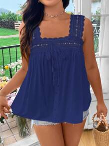 SHEIN SunnyBelle Blusa sin mangas con cuello cuadrado, encaje y parches con adorno floral para tallas grandes