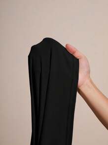 SHEIN Privé 大码优雅简约日常修身独特纯色短袖修身立领不对称 A 字褶皱腰女式杏色连衣裙 - 黑色 - 查看 8