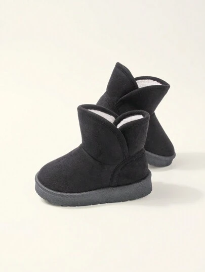 1 双女童黑色圆头平底舒适保暖内衬休闲雪地靴，适合冬季