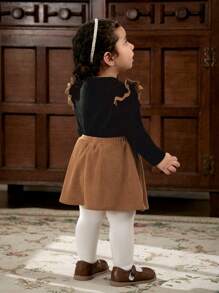 Cozy Pixies 2 件装女婴领口荷叶边长袖衬衫和松紧腰裙套装