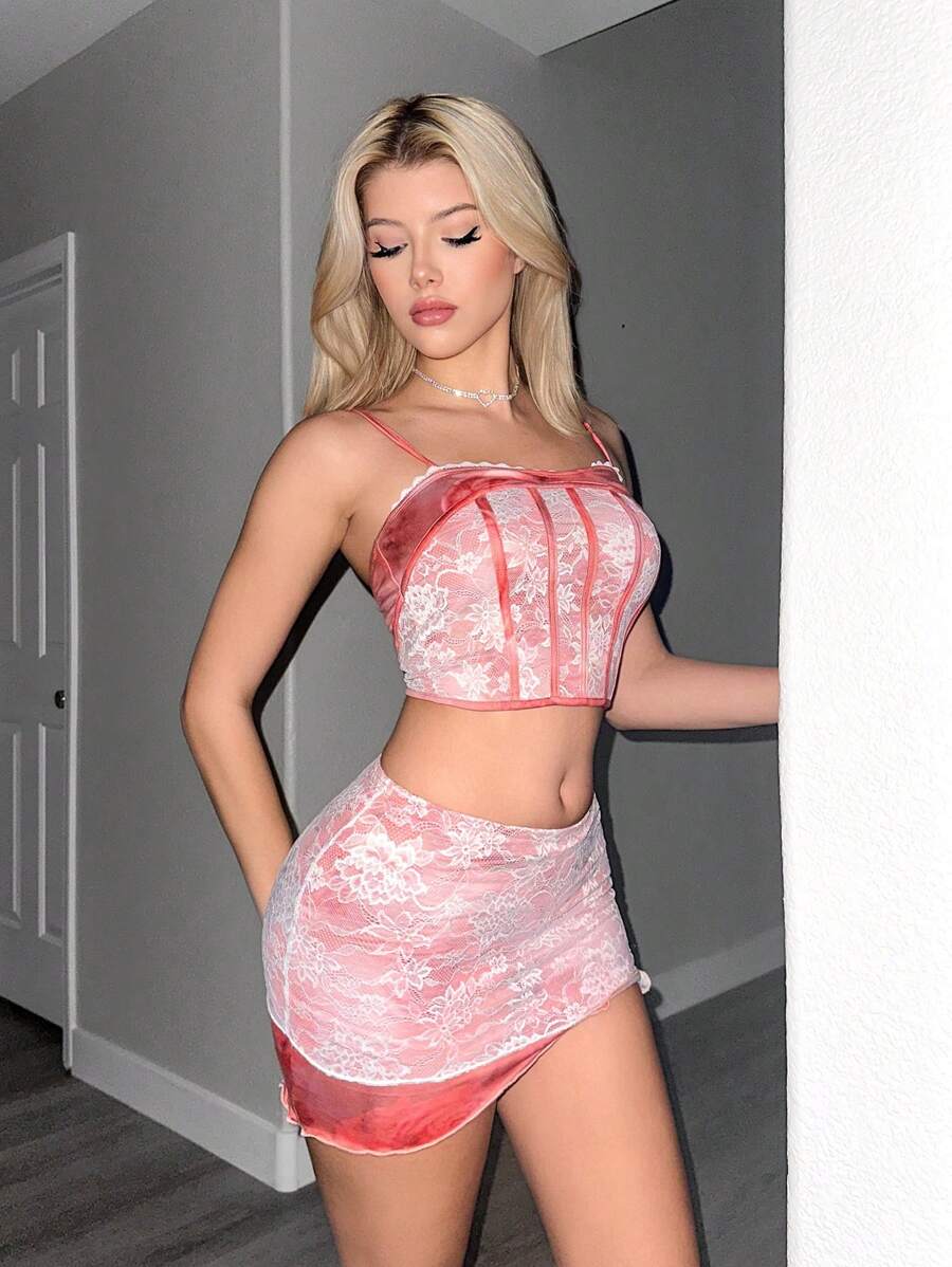 Sweetina 2 piezas Conjunto de top camisola y minifalda slim fit con parches de encaje floral de rosa para mujer