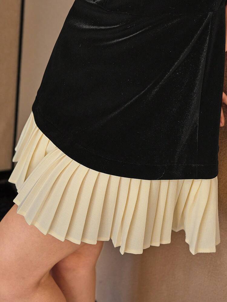 MOTF STUDIO Vestito corto tubino con bustier, orlo plissettato e contrasto in velluto, un outfit ideale per il Capodanno