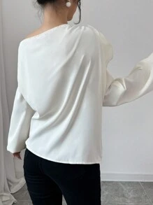 Chiquease 女式长袖纯色不对称领花卉贴花褶皱设计衬衫单肩上衣