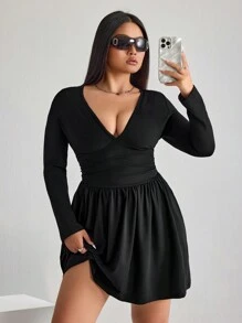 SHEIN ICON Robe noire mini évasée avec col en V et froissé pour femmes grande taille ICON, automne/hiver, Noël - Noir - Voir 3