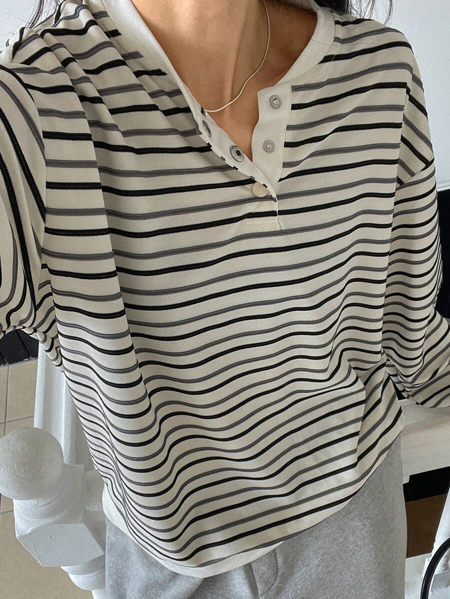 DAZY 女士休闲条纹宽松落肩长袖纽扣半襟T恤，春秋 - 黑與白 - 查看 1