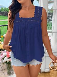 SHEIN SunnyBelle Blusa sin mangas con cuello cuadrado, encaje y parches con adorno floral para tallas grandes
