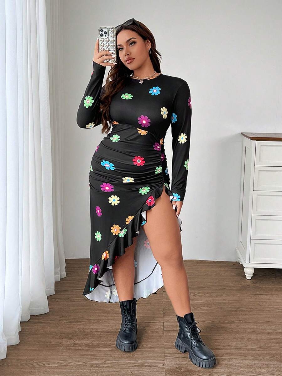 SHEIN EZwear Vestido Elegante Feminino Plus Size Preto com Estampa Floral, Gola Redonda, Manga Longa, Babado na Barra e Abertura Lateral - Multicolorido - Visão 1