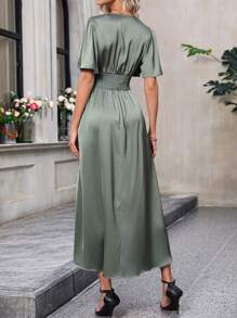 SHEIN Clasi Vestido de satén para mujer con cuello en V, escote alto, dobladillo de corte alto y cintura ceñida