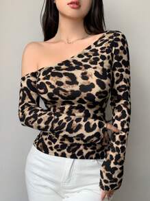 Dazy Star Women's Leopard Print Long Sleeve Asymmetrical Shoulder Fitted T-Shirt - Multicolor - View 4