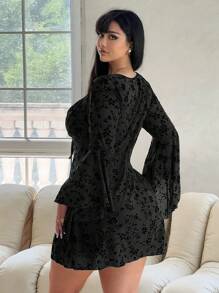 SHEIN MOOSTA Plus Size Elegant Floral Flocked & Mesh Flare Sleeve Dress, Autumn - Black - View 2