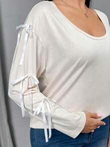 SHEIN Privé T-shirt manches longues pour femmes grandes tailles, confortable et décontracté, col en U, ample, avec nœud papillon, col bateau, en beige - Nude - Voir 5