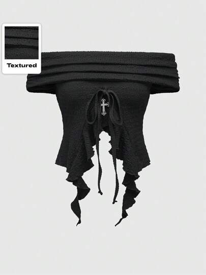 Gothic Kreuz Metall Asymmetrisches Hemd Slim Fit Frauen T-Shirt mit Off-Shoulder Design in Schwarz