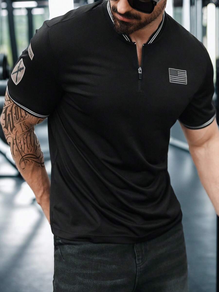 Manfinity Fitness Herren Poloshirt im Boyfriend-Stil mit gestreiftem Kurzarm und halber Reißverschlussleiste, Sportlich