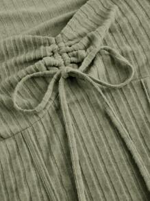 SHEIN MOD Camiseta verde del ejército con abertura asimétrica, bolsillo en el pecho, dobladillo cuadrado, mangas acampanadas, cordón frontal y recorte de lechuga para talla grande