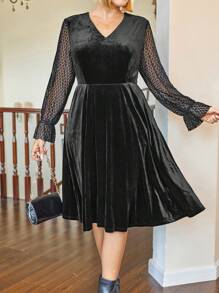 Robe de velours à manches longues avec contraste en maille et col en V unicolore, grande taille - Noir - Voir 1