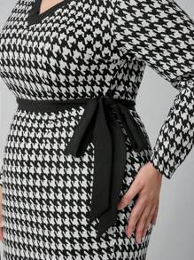 SHEIN Clasi Plus Size Women's V-Neck Long Sleeve Fitted Elegant Houndstooth Dress - Black and White - View 5