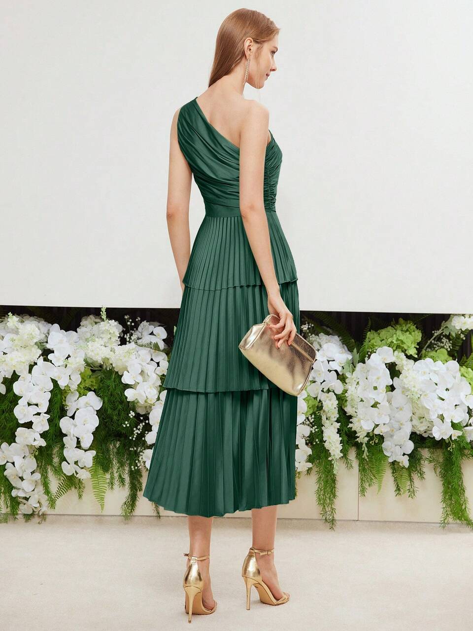 VESTIDO LONGO COM DECOTE OMBRO ÚNICO, CORPETE PREGUEADO E BAINHA PLISSADA