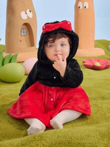 SHEIN Baby Girl Black And Red Cute Cartoon Print Patchwork Warm Plush Hooded Dress With 3D Bow,Autumn Birthday Outings,Holidays,And Parties Casual Dress - Multicolor - View 6