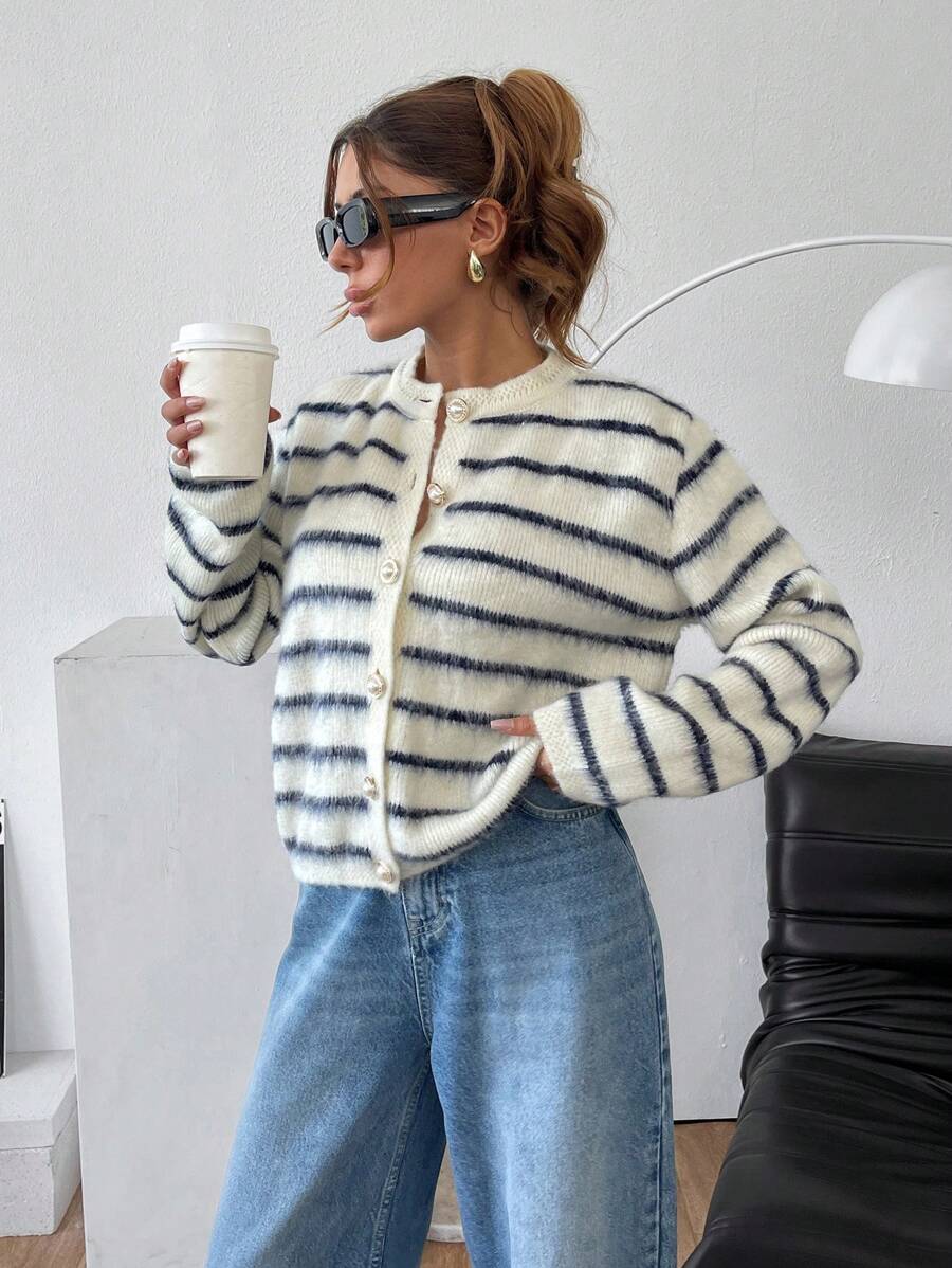 EURMUSE Áo len cardigan nữ họa tiết sọc có nút cài phía trước - Nhiều màu - Xem 1