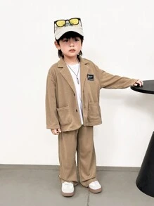 SHEIN 2 件套年轻男孩舒适宽松编织西装外套和裤子套装，适合通勤、上学、日常穿着、生日派对、典礼、婚礼、洗礼、返校、幼儿园、秋季、冬季 - 卡其色 - 查看 4