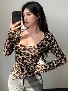 Dazy Star 女式圆领修身豹纹长袖T恤，秋季服装 - 棕色 - 查看 3