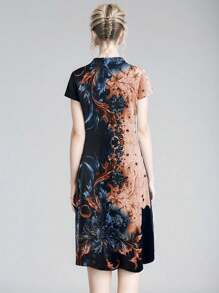 SHEIN LUNE 女士圆领短袖印花简约休闲短裙 - 彩色 - 查看 2