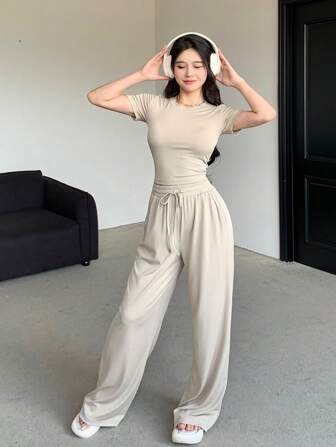 DAZY 2 pièces Ensemble décontracté pour femmes avec Top à col rond à manches courtes et pantalon. Ensemble de tenues de détente d'été pour femmes