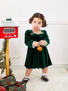 SHEIN Baby Girl Mother-Daughter Dresses, Vintage Elegant Velvet Lace Patchwork Sweetheart Neck Long Sleeve A-Line Smock Dress, Balloon Sleeve Ruffle Hem Party Dress For Holiday, For Christmas