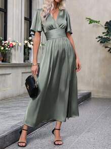 SHEIN Clasi Vestido de satén para mujer con cuello en V, escote alto, dobladillo de corte alto y cintura ceñida