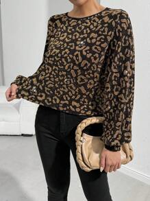 SHEIN Essnce 女式豹纹服装豹纹长袖宽松休闲 T 恤，秋冬豹纹针织 T 恤，圆领，长袖，袖口带状，半短下摆。搭配紧身裤和白色运动鞋，打造完美造型。 - 彩色 - 查看 3