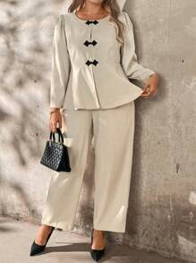 Calvaya 2 件大码优雅纯色泡泡袖纽扣衬衫和裤子套装，秋季 - 杏色 - 查看 6