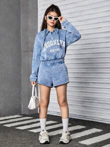 SHEIN Explorewe 2 件套青少年女孩图案印花套头连帽衫运动衫和牛仔短裤休闲街头服饰套装 - 中等水洗藍 - 查看 7
