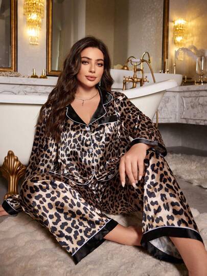 SHEIN MuseNap CURVE بدلة نوم للنساء ذوات الحجم الكبير، تتكون من ملابس علوية ذات طبعة نمر وبنطال ساتان، مفتوحة من الأمام، مريحة وأنيقة، ملابس خريف وشتاء