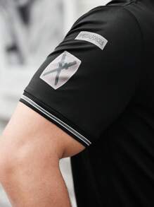 Manfinity Fitness Herren Poloshirt im Boyfriend-Stil mit gestreiftem Kurzarm und halber Reißverschlussleiste, Sportlich